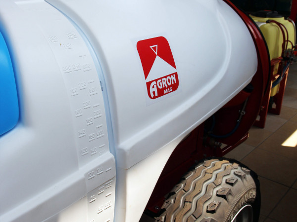 Колесна Вентилаторна Пръскачка 1000 литра