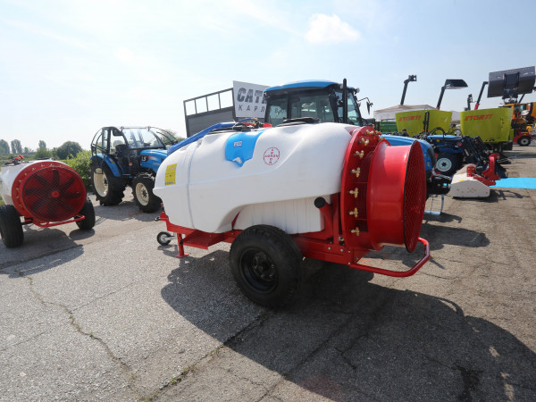 Колесна Вентилаторна Пръскачка 1000 литра