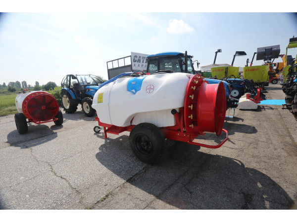 Колесна Вентилаторна Пръскачка 1000 литра